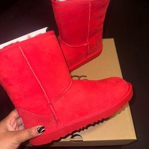 Kids Classic II UGGS (NEW NEVER WORN)